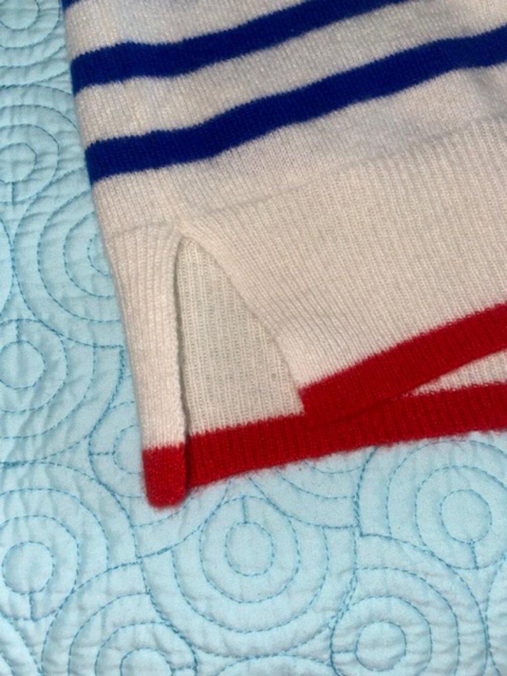 La Ligne Lean Lines 100% Cashmere Sweater in Size XS Cream, Blue & Red - Picture 4 of 9